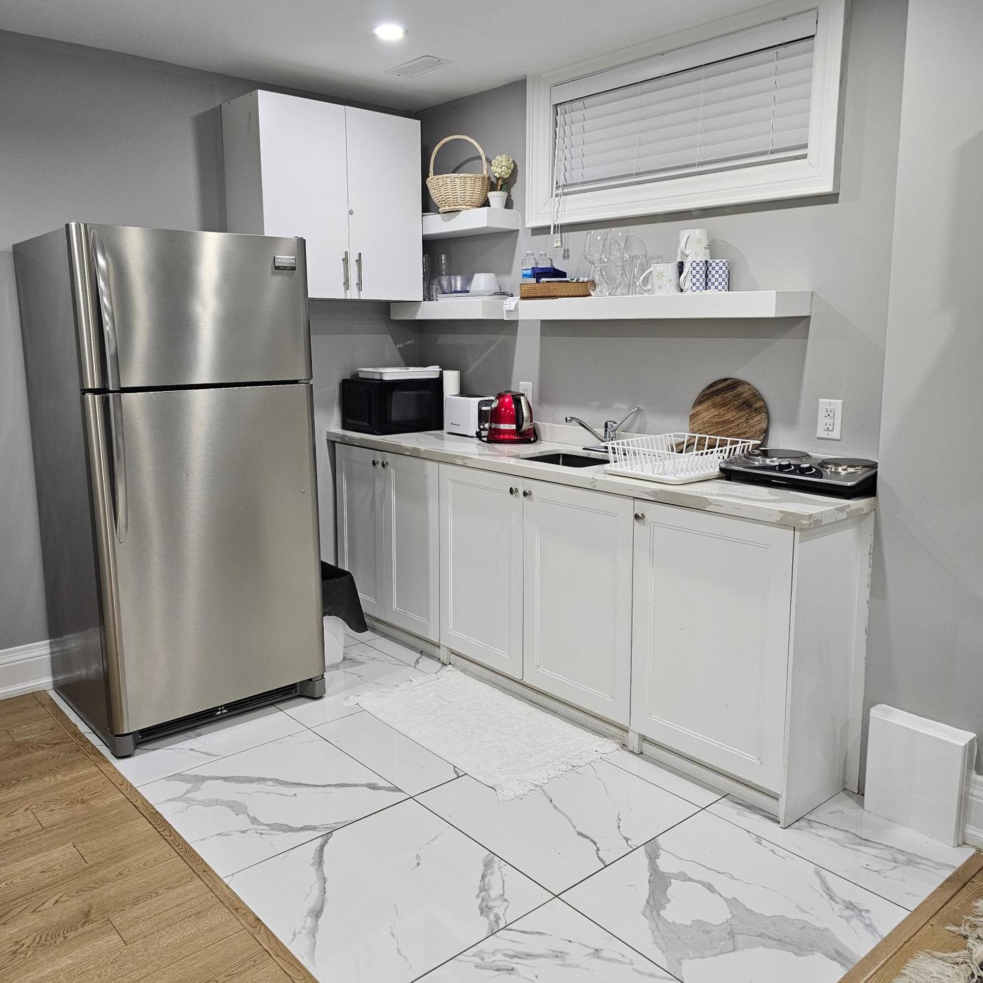 Basement Apartment In Luxury Beach House Toronto Exterior foto